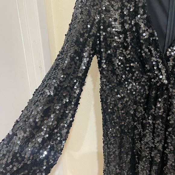 Elegant Black Sequin Dress - Picture 4 of 5